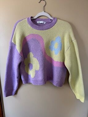 ZARA Pastel Lavender, Yellow & Light Blue Floral Crewneck Sweater